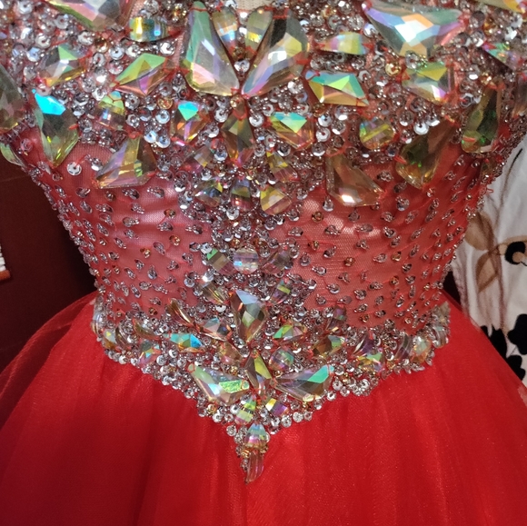 Red short prom dress with rinestones - Picture 2 of 4